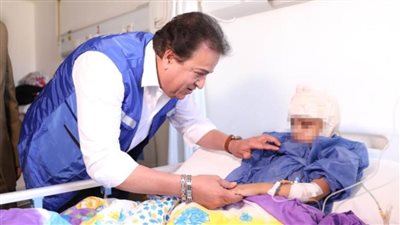 وزير الصحة يتفقد تمركز سيارات الإسعاف بمعبر رفح البري