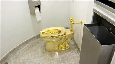 اتهام 4 أشخاص بسرقة مرحاض ذهبي من قصر بلينهايم 