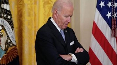 موظفة بالخارجية الأمريكية تتهم بايدن بـ