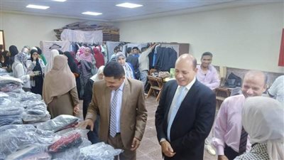 رئيس جامعة بني سويف يعلن افتتاح المعرض الخيري للملابس بكلية التربية