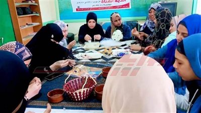 ورشة تعليم أشغال الخرز والخزف في فوة بكفر الشيخ