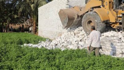 إزالة 106 حالات تعد بالبناء المخالف على الأرض الزراعية خلال حملات مكبرة بالمنيا