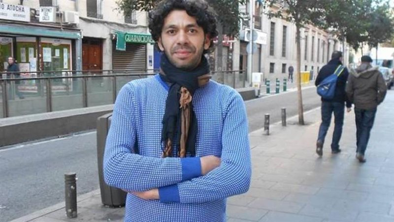 الروائي المصري طارق