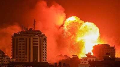 شهداء وجرحى في غارات إسرائيلية على منازل ومستشفيات ومدارس في غزة