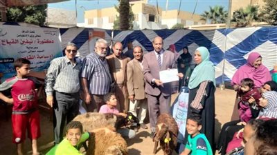 تسليم 329 رأس ماشية لدعم الأسر الأولى بالرعاية بالمنيا