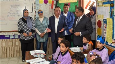 في جولة مفاجئة.. محافظ الإسكندرية يتفقد اليوم الدراسي بمدرسة الطليعة الابتدائية 