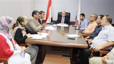 نائب محافظ سوهاج يعقد اجتماعًا لمراجعة معايير تفعيل مبادرة عن حوافز الاستثمار