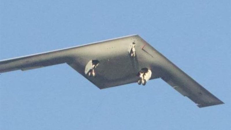 القاذفة B-21 رايدر