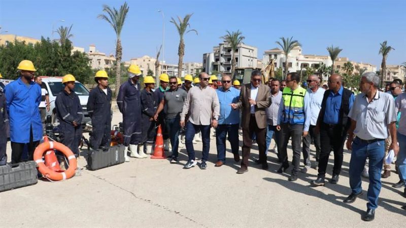 وزير الإسكان يتابع