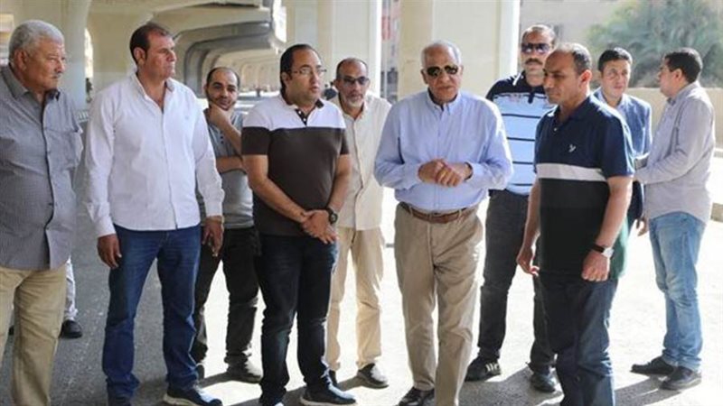 محافظ الجيزة أثناء