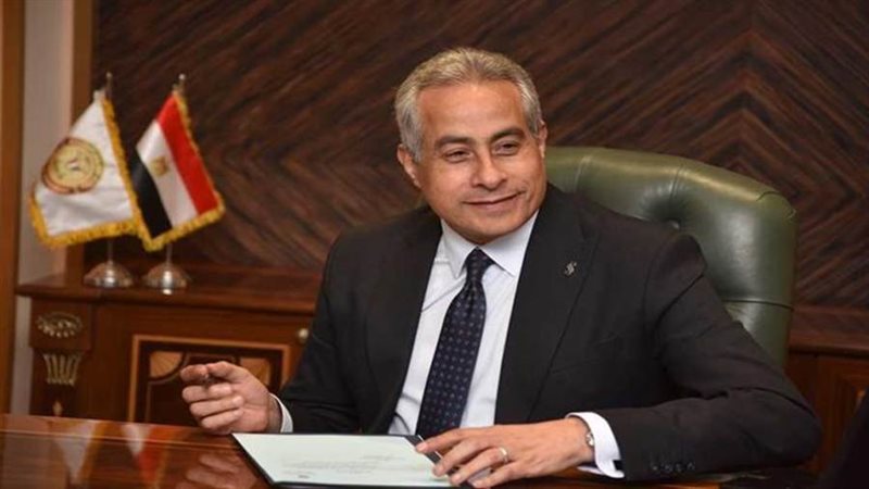 وزير العمل حسن شحاتة