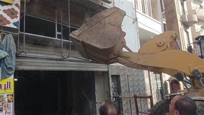 إيقاف تعديل محل تجاري بدون ترخيص وإزالة بناء مخالف في ملوي