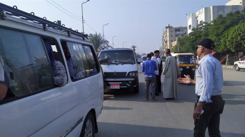 حملات مكثفة على مواقف