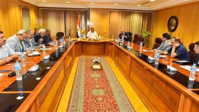 محافظ أسيوط يعقد اجتماعا مع رؤساء المراكز لمناقشة الاستعدادات للانتخابات الرئاسية