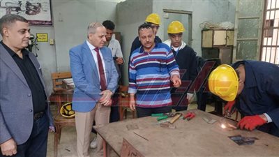 عبدالله يوجه بضرورة تدريب الطلاب على الأجهزة الموجودة بالأقسام والورش
