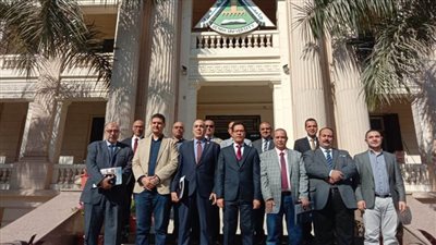 رئيس جامعة بنها يكرم 21 عالما لاختيارهم ضمن 2% من علماء العالم