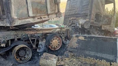 اندلاع حريق في سيارة نقل بعد اصطدامها بالحاجز الخرساني بالدقهلية 