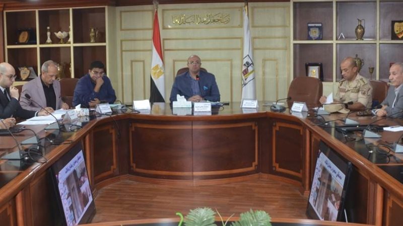 اجتماع محافظ بنى