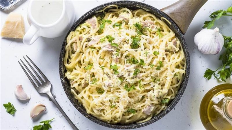 مكرونة تشيكن ألفريدو