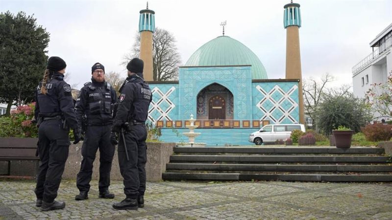 الألمان يفتشون المركز