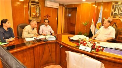 محافظ أسيوط يناقش لائحة العمل المالية والإدارية لمركز معلومات شبكات المرافق والبنية الأساسية