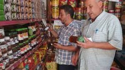 ضبط 90 مخالفة تموينية بديروط وإعدام 600 زجاجة خل بالقوصية بأسيوط