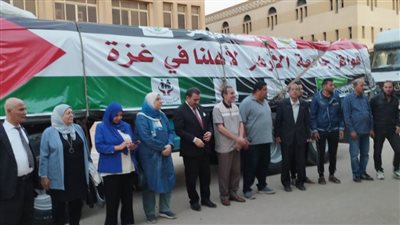 رئيس جامعة الأزهر يودع قافلة المساعدات الإنسانية للأشقاء في غزة