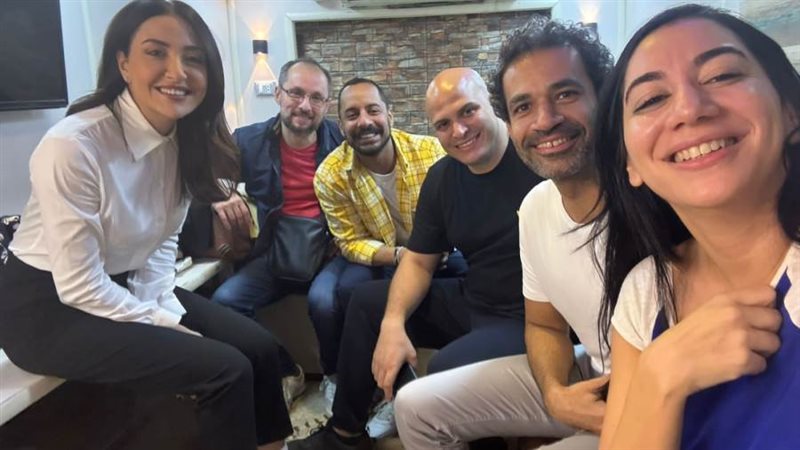 صدقي صخر وفريق عمل