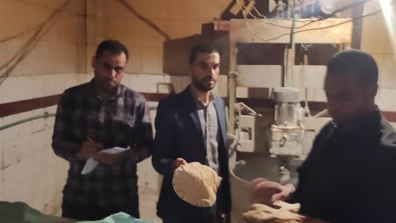 غلق مخبزين وتحرير