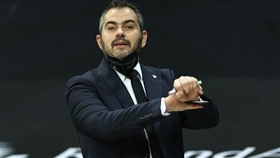 موقف أوجستي بوش من تدريب منتخب رجال السلة