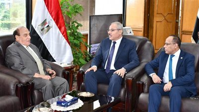 الخبير الاستراتيجي اللواء سمير فرج في ضيافة جامعة القناة