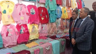 معرض شتاء دافئ لتوفير الملابس المجانية للطلاب ضمن 