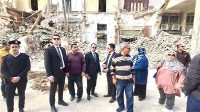 النيابة الإدارية تعاين موقع عقار بورسعيد المنهار ..صور