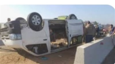 عاجل.. إصابة 13 شخصًا في انقلاب سيارة ميكروباص بطريق الداخلة شرق العوينات 