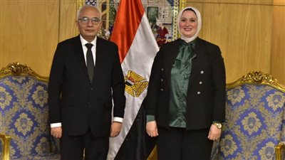 وزير التربية والتعليم يشهد افتتاح البطولة العربية المدرسية لكرة القدم والسباحة