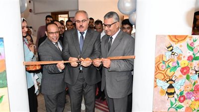رئيس جامعة القناة يشهد افتتاح معرض الفنون التشكيلية بكلية الزراعة 