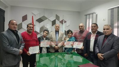 وكيل تعليم كفر الشيخ يكرم بطلي المركز الثاني في زوجي تنس الطاولة على مستوى الجمهورية