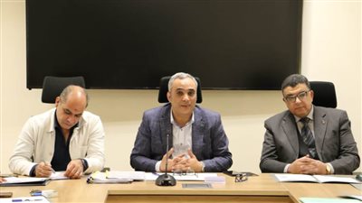 رئيس هيئة قصور الثقافة يناقش خطة العمل المقبلة في اجتماعه بالقيادات