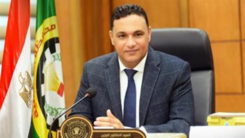 الدكتور أيمن مختار