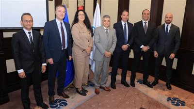 الفريق أسامة ربيع يلتقي وفد شركة سيمنس