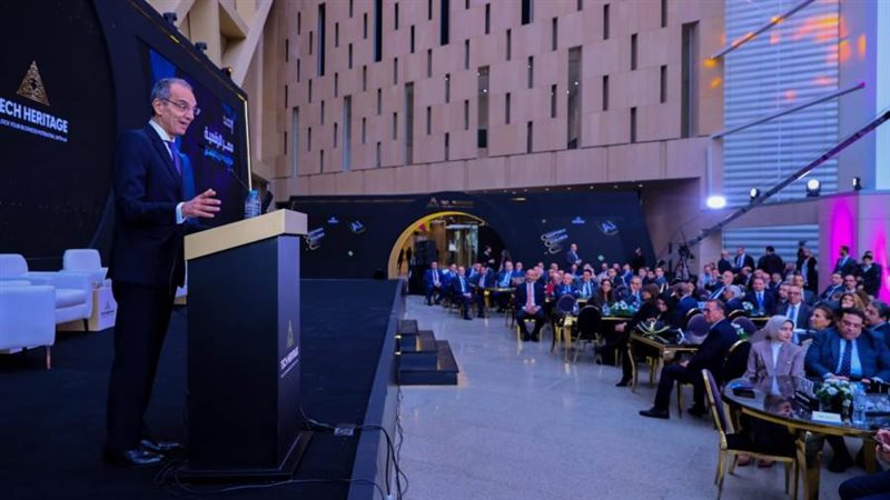 الدكتور عمرو طلعت