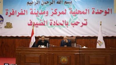 مستشار رئيس الجمهورية ومحافظ الوادي الجديد يلتقون أهالي الفرافرة