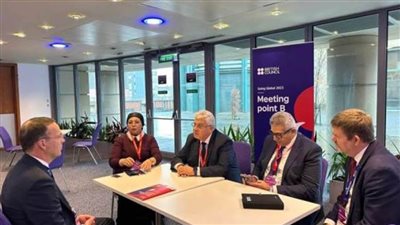 أيمن عاشور يلتقي عددًا من كبار مسؤولي التعليم بالمملكة المتحدة