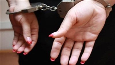 المتهمة بقتل طفلة جارتها بالشرقية تمثل الجريمة