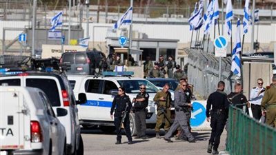 عاجل|إصابات جراء قمع ميليشيا الاحتلال للفلسطينيين المنتظرين ذويهم بسجن 