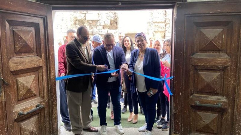 نقيب التشكيلين يفتتح