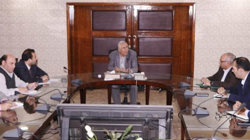 وزير الزراعة خلال