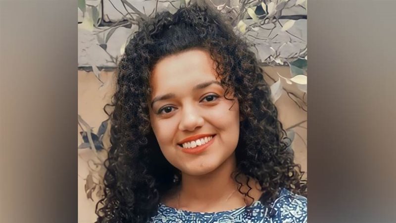 الكاتبة الشابة رنا