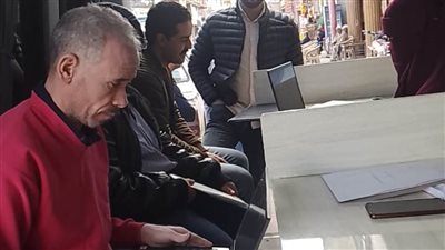 سيارات الخدمات التكنولوجية المتنقلة تقدم خدماتها للمواطنين بالبحيرة