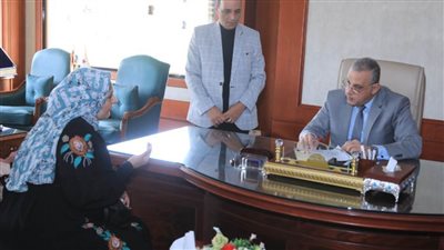 محافظ سوهاج يبحث شكاوى وطلبات المواطنين خلال فعاليات اللقاء الجماهيري الأسبوعي